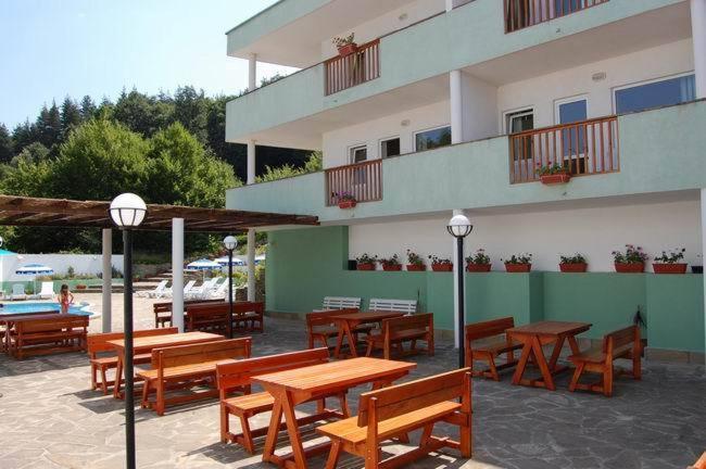 Hotel Seasons Tryavna Exterior photo