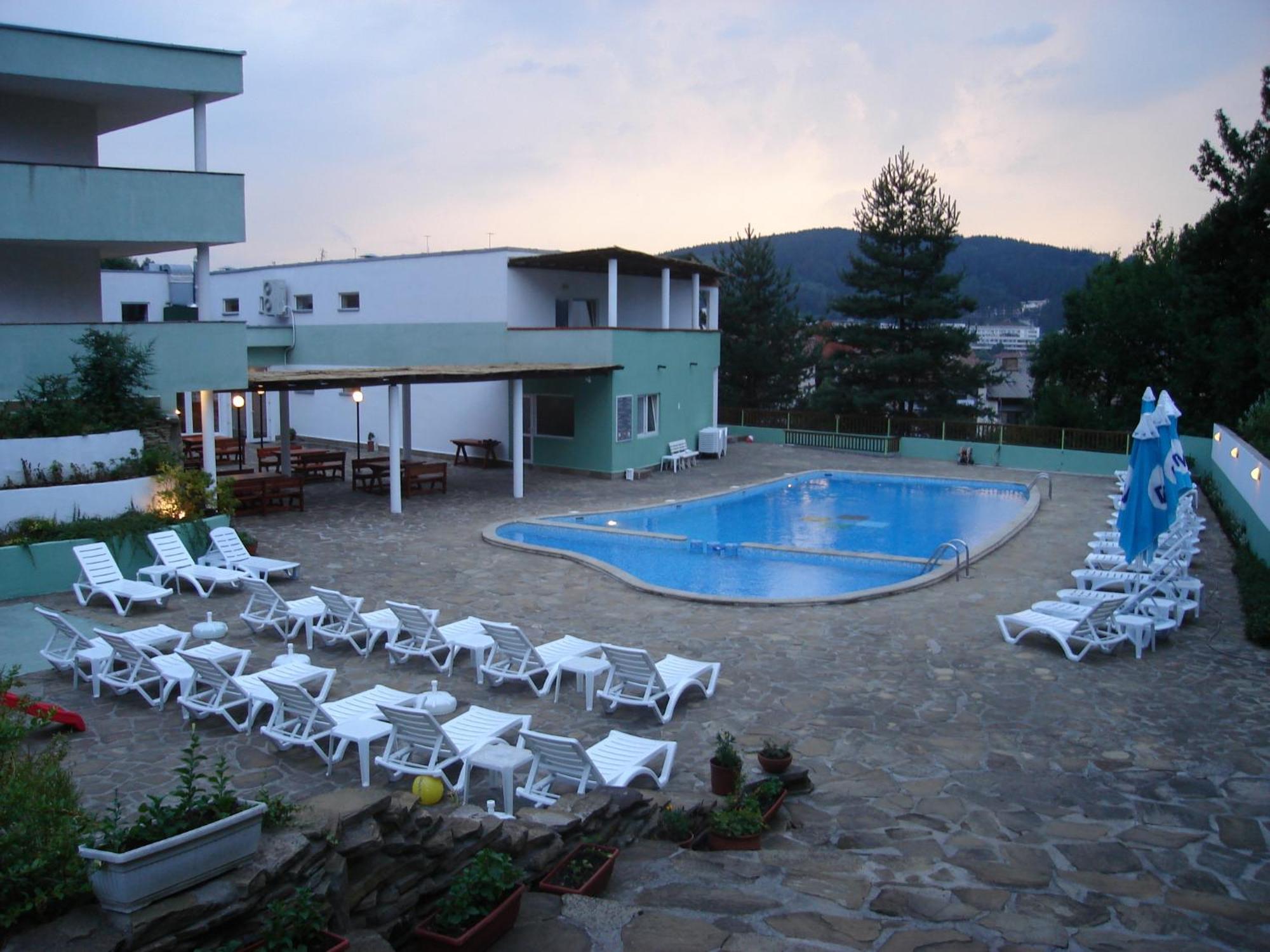 Hotel Seasons Tryavna Exterior photo
