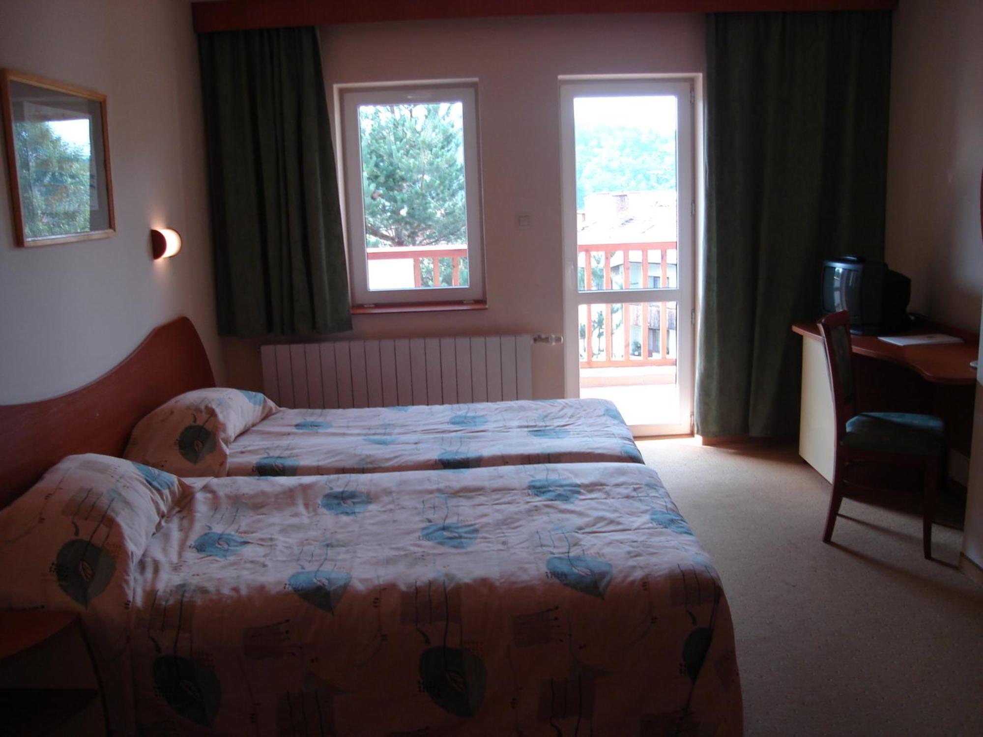 Hotel Seasons Tryavna Exterior photo